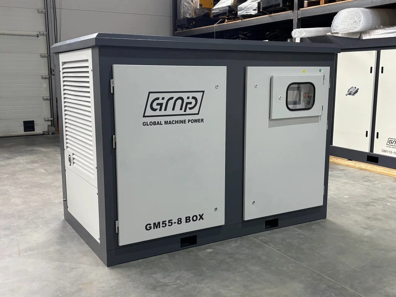 Реальный уличный винтовой компрессор GMP GM55-8 BOX с закрытыми дверями