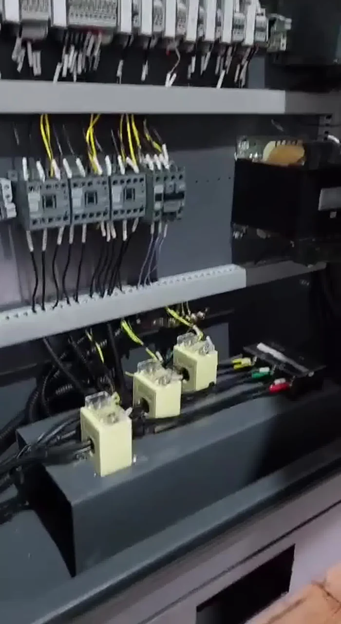 Электрическая аппаратура расположена выше нижнего уровня корпуса GMP BOX